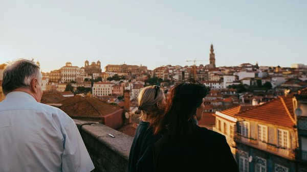 Où découvrir les traditions de la broderie traditionnelle en Roumanie : ateliers et artisans recommandés ?